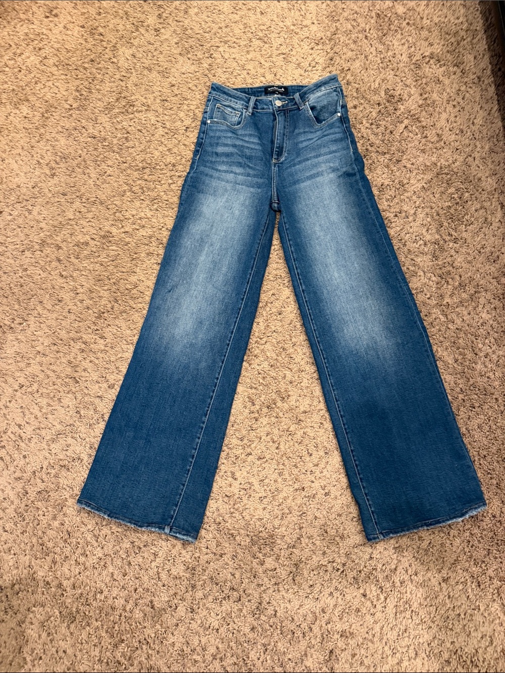 Wide-Leg High-Rise Jeans in Medium Blue Wash